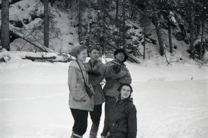 Dubínina, Slobodín, Thibeaux-Brignolle y Kolmogórova (abajo) en el río Lozva