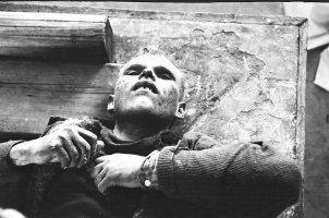 Dyatlov en la morgue de Ívdel