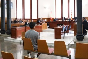 Brian C. M., durante el juicio por la agresión sexual a una menor a la salida de una discoteca en Igualada Brian C. M., durante el juicio por la agresión sexual a una menor a la salida de una discoteca en Igualada