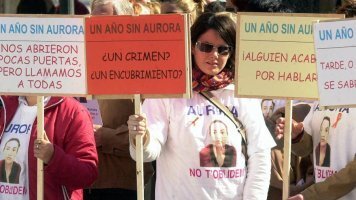 Concentración en favor de Aurora al año de su desaparición, en febrero de 2005 Concentración en favor de Aurora al año de su desaparición, en febrero de 2005
