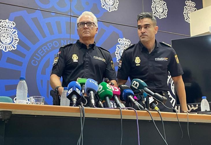 Fernando Reboyras, Jefe Regional de Operaciones y Ángel Ruiz, Inspector Jefe del Grupo de Homicidios de Policía Nacional; afrontaron un difícil momento exponiendo las claves del caso ante los medios de comunicación