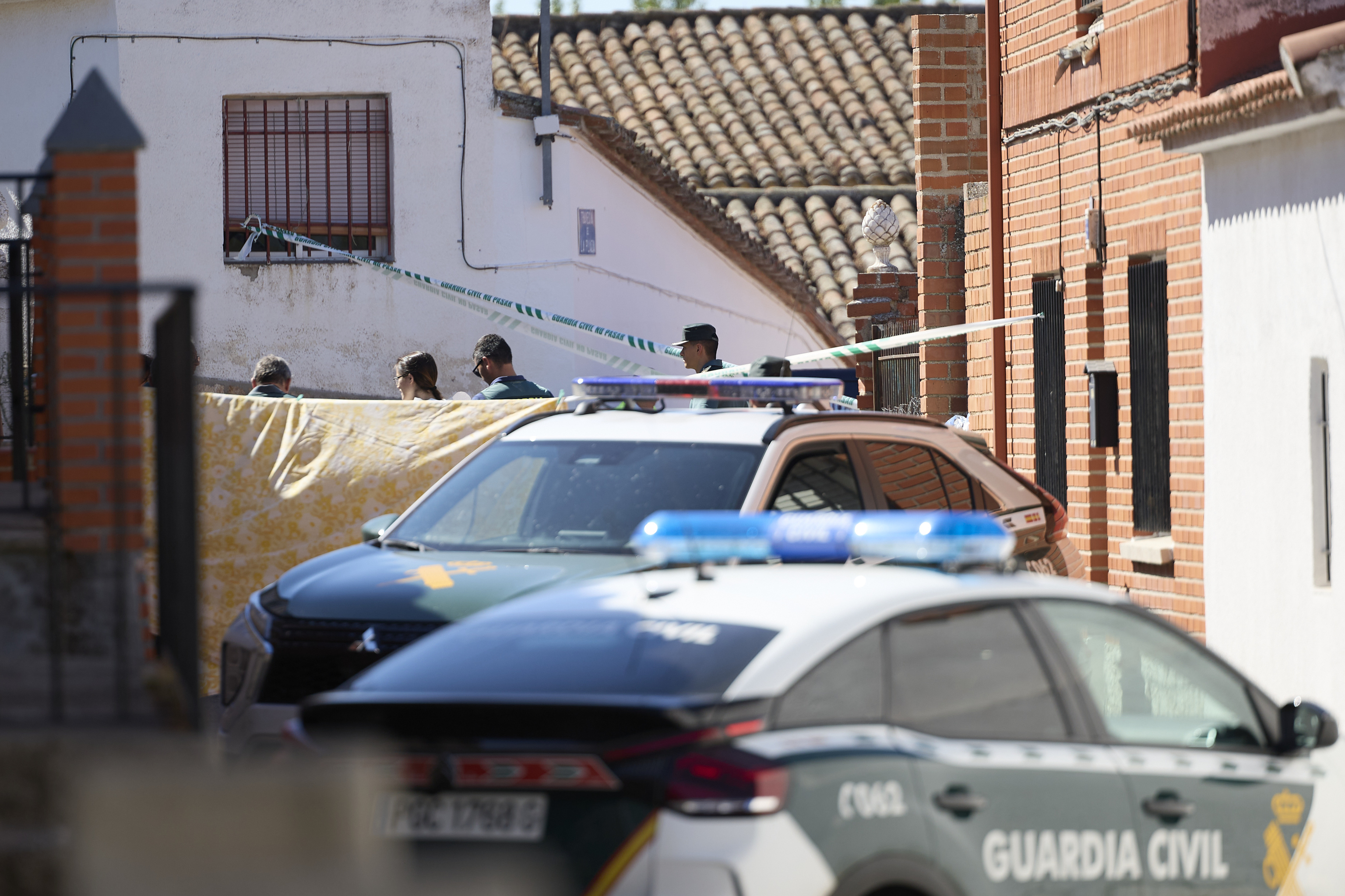 Agentes en el lugar del crimen